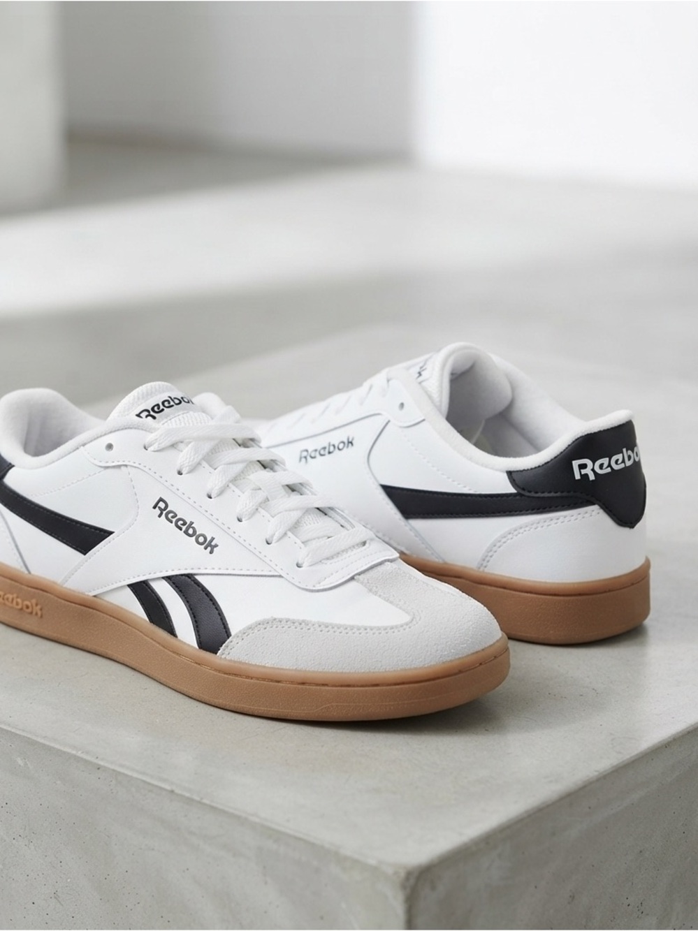 Reebok Classic White & Black Sneakers with Gum Sole – Size US 7.5